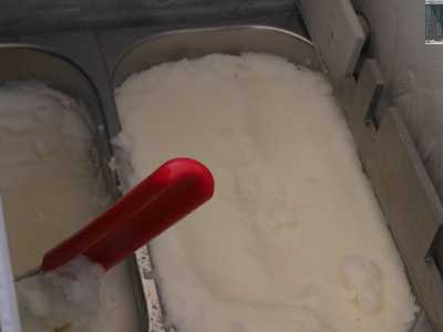 Il gelato continua a farlo lui, seguendo la ricetta �segreta� ereditata dalla sua famiglia e producendo sempre un solo gusto: quello al limone